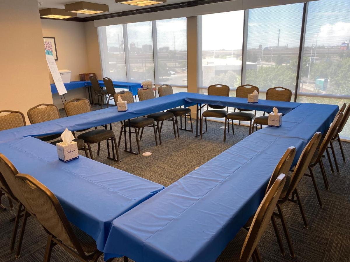 Holiday Inn Express & Suites Albuquerque Historic Old Town By Ihg Bagian luar foto