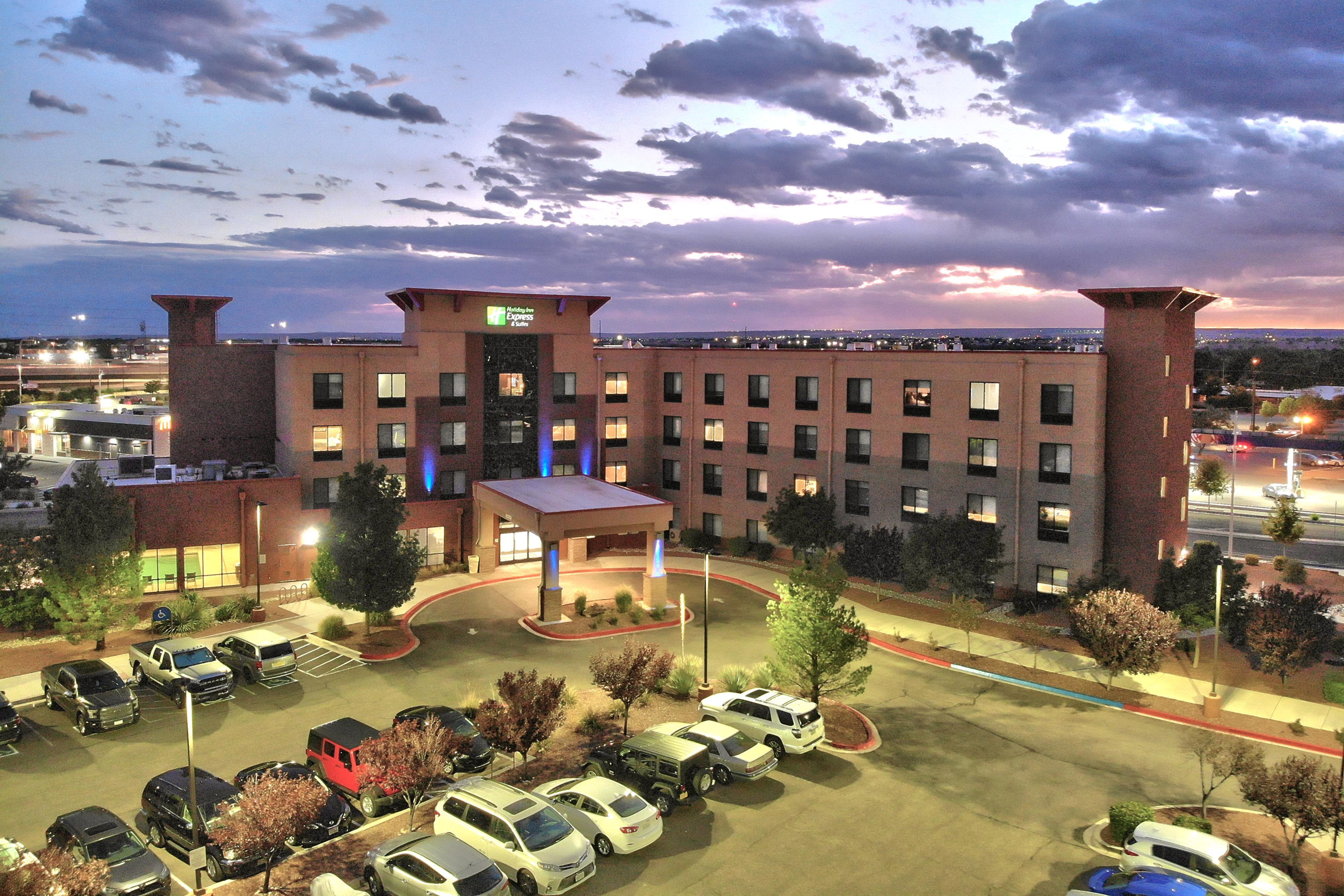 Holiday Inn Express & Suites Albuquerque Historic Old Town By Ihg Bagian luar foto