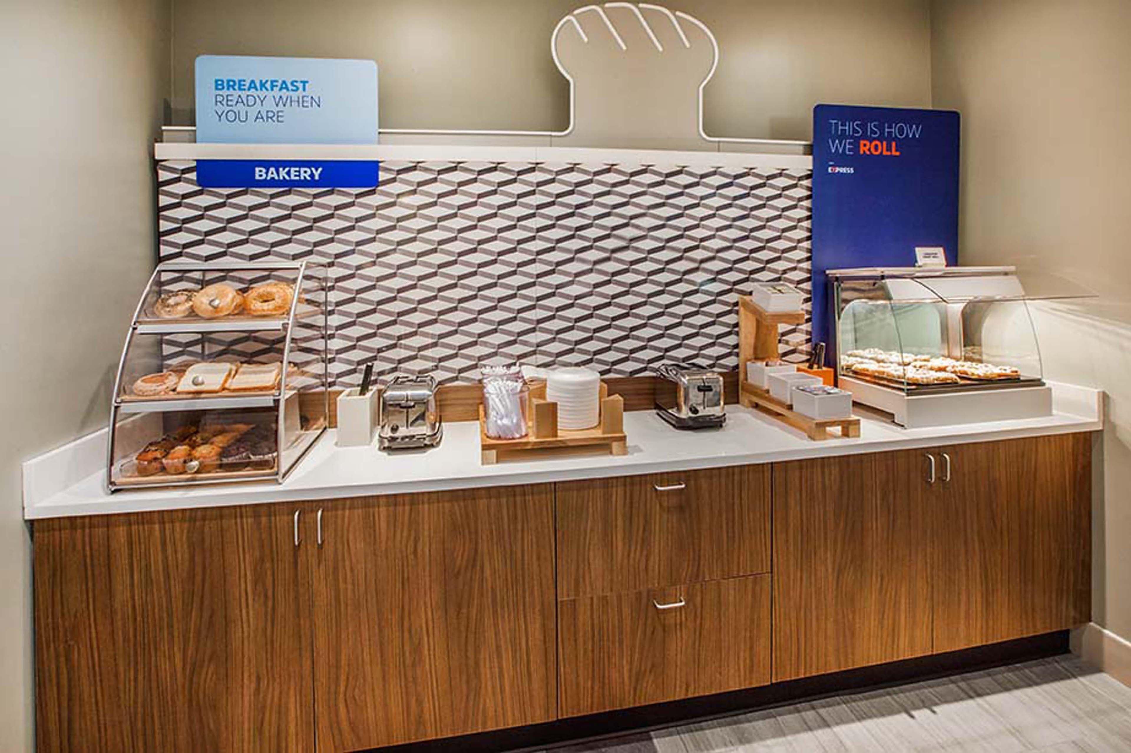 Holiday Inn Express & Suites Albuquerque Historic Old Town By Ihg Bagian luar foto