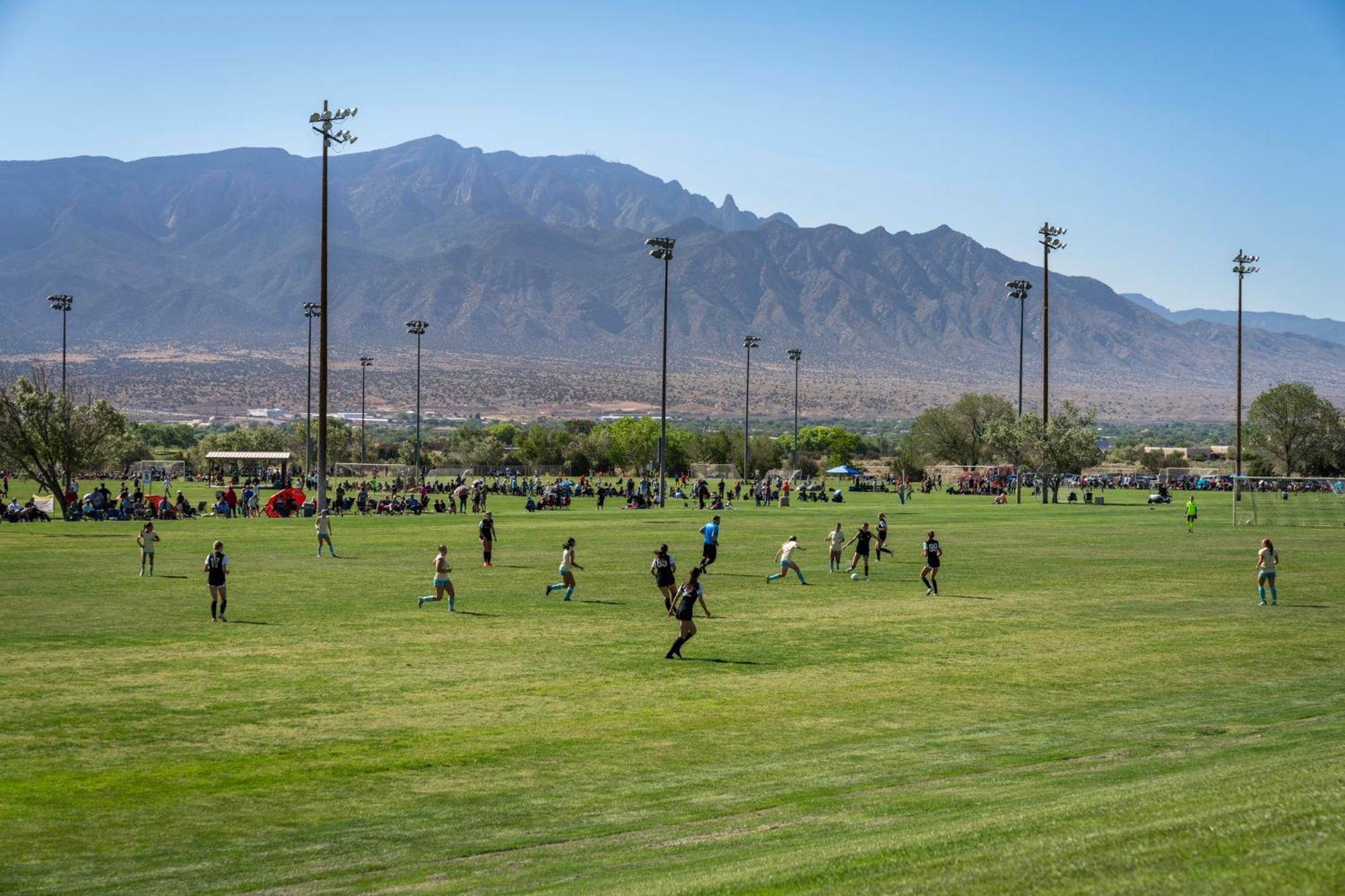 Holiday Inn Express & Suites Albuquerque Historic Old Town By Ihg Bagian luar foto